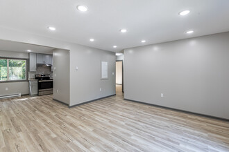 Birch Hill Apartments in Ashford, CT - Foto de edificio - Interior Photo