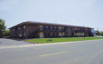 Mission Falls in Carmichael, CA - Foto de edificio - Building Photo