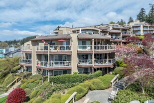 Victoria Terrace in White Rock, BC - Building Photo