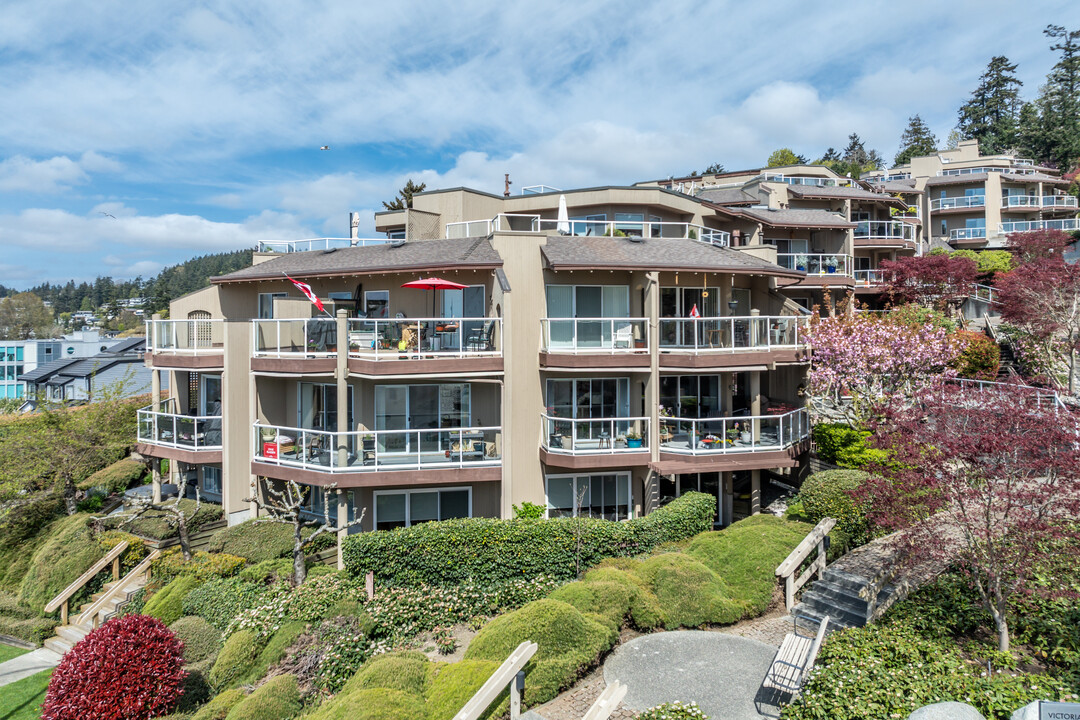 Victoria Terrace in White Rock, BC - Building Photo