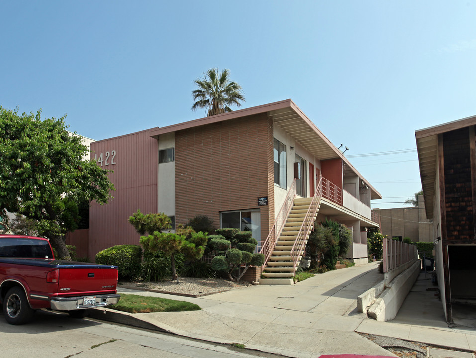 1422 Barry Ave in Los Angeles, CA - Building Photo