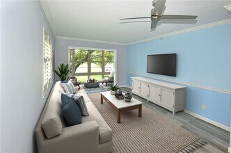 50 Woodland Dr, Unit 207 in Vero Beach, FL - Foto de edificio - Building Photo