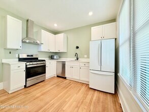 2056 Dellwood Ave in Jacksonville, FL - Foto de edificio - Building Photo