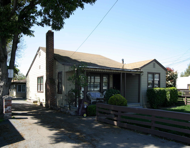 21853-21869 Meekland Ave in Hayward, CA - Foto de edificio - Building Photo