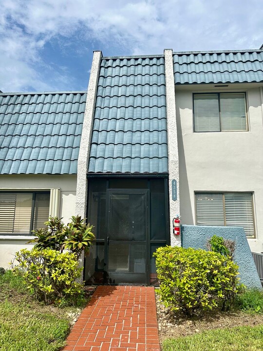 4358 Fountains Dr in Lake Worth, FL - Building Photo