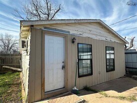 2202 Monroe St, Unit 1 in Wichita Falls, TX - Building Photo