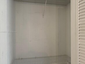 9330 Lagoon Pl in Davie, FL - Building Photo - Building Photo