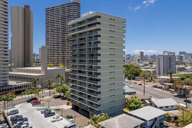 Iolani Regent in Honolulu, HI - Building Photo - Building Photo