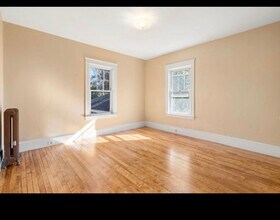 53 Howland Terrace in Worcester, MA - Foto de edificio - Building Photo