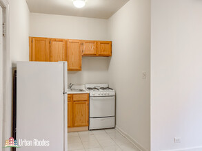 1102 W George St, Unit M04B in Chicago, IL - Building Photo - Building Photo