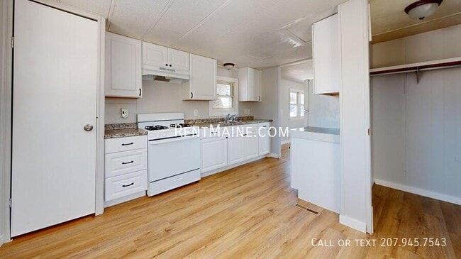 30 Exeter Rd, Unit 324 in Corinth, ME - Foto de edificio - Building Photo