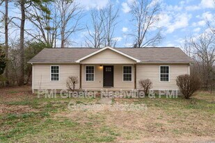 1011 E Pruett Rd in Dickson, TN - Building Photo