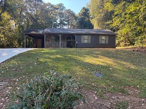 Room in House on Feather Dr in Douglasville, GA - Building Photo - Building Photo
