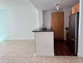 300 S Biscayne Blvd, Unit 1405 in Miami, FL - Building Photo - Building Photo