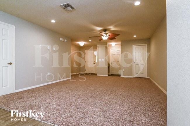 901 Pearly Ridge Ln in Lakeland, FL - Building Photo - Building Photo