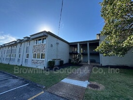 1900 Richard Jones Rd in Nashville, TN - Building Photo