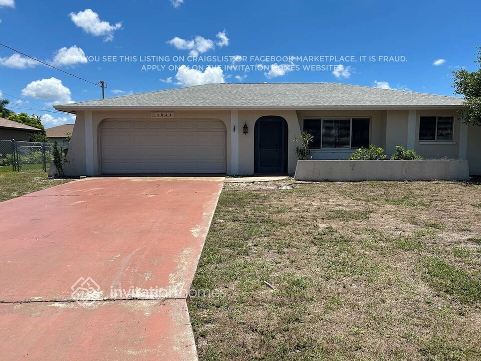 1924 SE 10th St in Cape Coral, FL - Building Photo