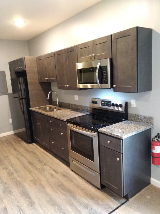 435 Essex Rd, Unit Apt A in Williston, VT - Building Photo - Building Photo