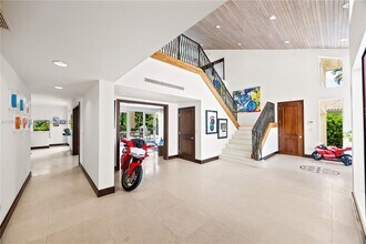 7141 E Lago Dr in Coral Gables, FL - Building Photo - Building Photo