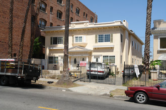 744 S New Hampshire Ave in Los Angeles, CA - Building Photo - Building Photo