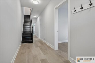 92 Leigh Ave in Princeton, NJ - Foto de edificio - Building Photo