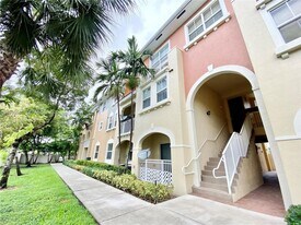 10885 NW 89th Terrace in Doral, FL - Building Photo