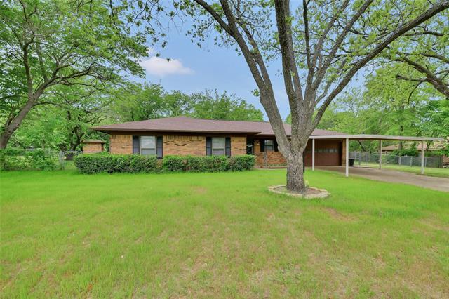 609 Coopers Ln in Kennedale, TX - Building Photo