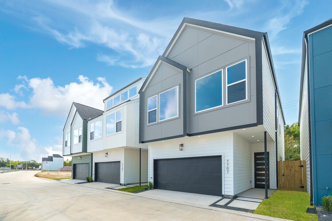 7707 Inwood Grv Ln in Houston, TX - Building Photo