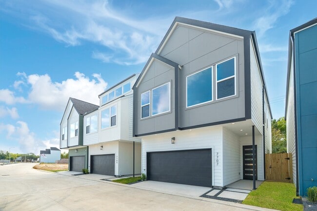 property at 7707 Inwood Grv Ln