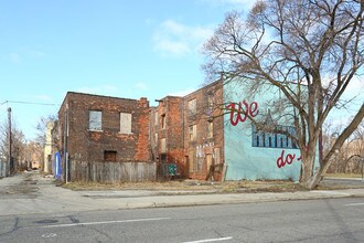 318 Milwaukee Rd in Detroit, MI - Foto de edificio - Building Photo