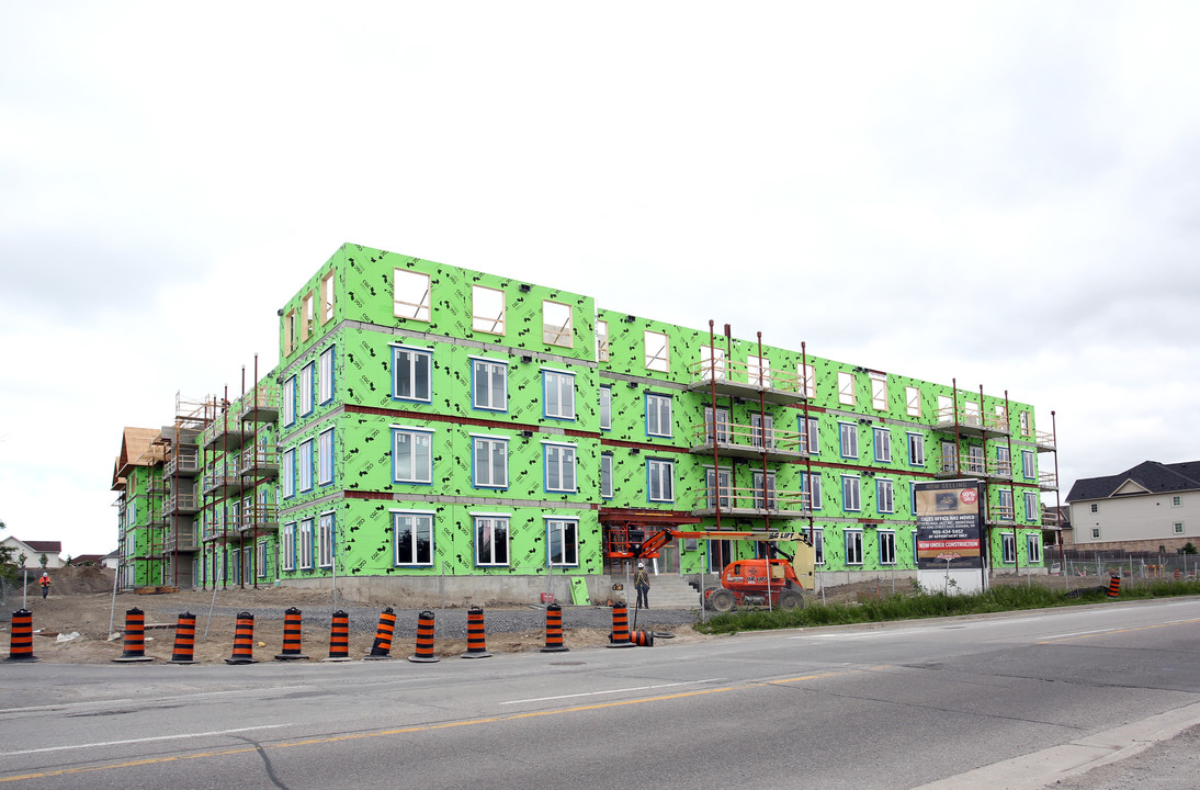 Madison Lane in Clarington, ON - Building Photo