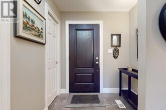 2169 Paisley Ave in Burlington, ON - Building Photo - Building Photo