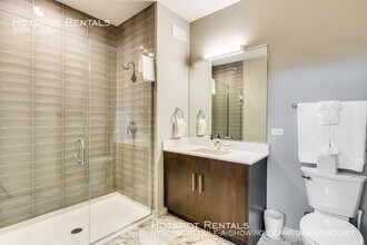 851 W Grand Ave.-Unit -2/2 in Chicago, IL - Building Photo - Building Photo
