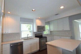 7513 Carriage Dr in Austin, TX - Building Photo - Building Photo