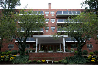 Hamilton Court Apartments in Morristown, NJ - Building Photo - Building Photo