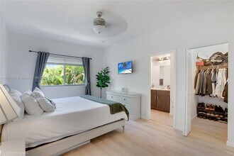355 SE 1st Dr in Deerfield Beach, FL - Foto de edificio - Building Photo