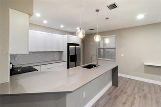 17116 SW 39th Ct in Miramar, FL - Foto de edificio - Building Photo