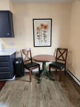 1949 Miami St, Unit upper in Toledo, OH - Building Photo - Building Photo