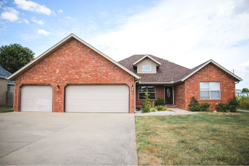 108 Deer Run in Willard, MO - Building Photo