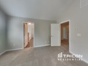 325 Nutwood Trce in Locust Grove, GA - Building Photo - Building Photo