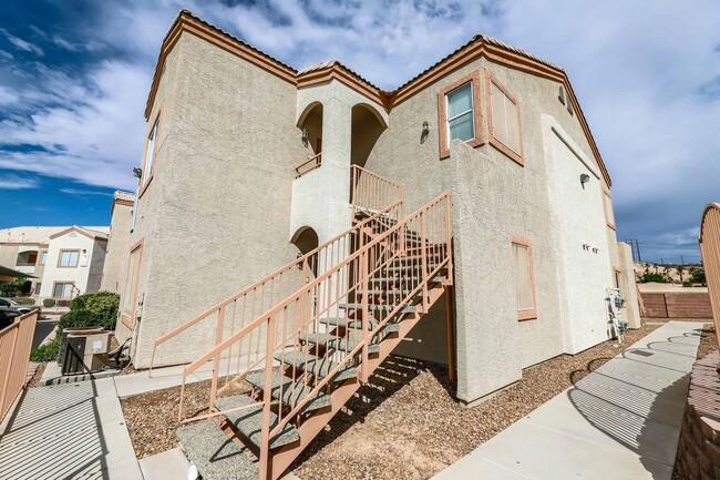 4655 Gold Dust Ave in Las Vegas, NV - Building Photo - Building Photo