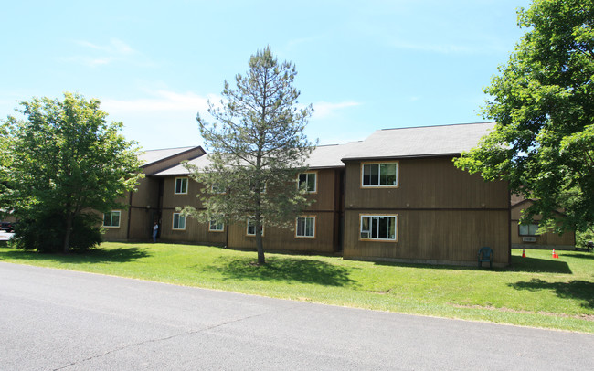 Woodsboro Apartments At the Radisson in Baldwinsville, NY - Building Photo - Building Photo