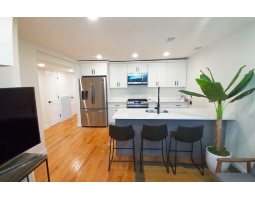 109 Eutaw St-Unit -1 in Boston, MA - Building Photo
