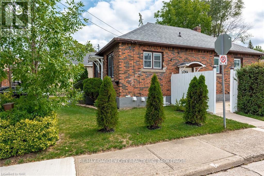98 Facer St in St Catharines, ON - Building Photo
