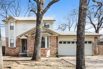 6001 Farmingdale Dr in Arlington, TX - Foto de edificio - Building Photo