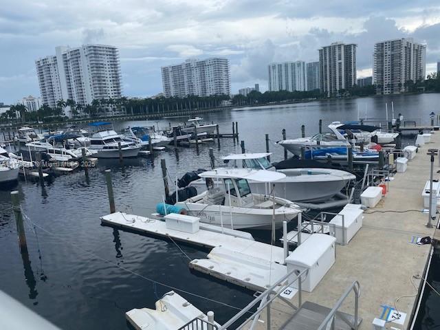 18061 Biscayne Blvd in Aventura, FL - Building Photo