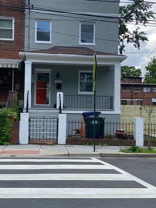 416 Division Ave NE, Unit Beautiful Renovated 3bed in Washington, DC - Foto de edificio