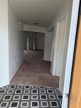 664 Royalty Ct in Poinciana, FL - Building Photo - Building Photo