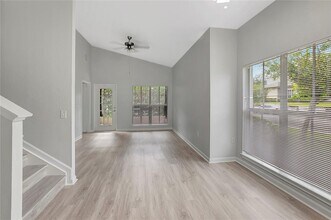 8205 Downpatrick Ct in Tampa, FL - Building Photo - Building Photo