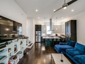 5711 Bryan Pkwy in Dallas, TX - Building Photo - Building Photo